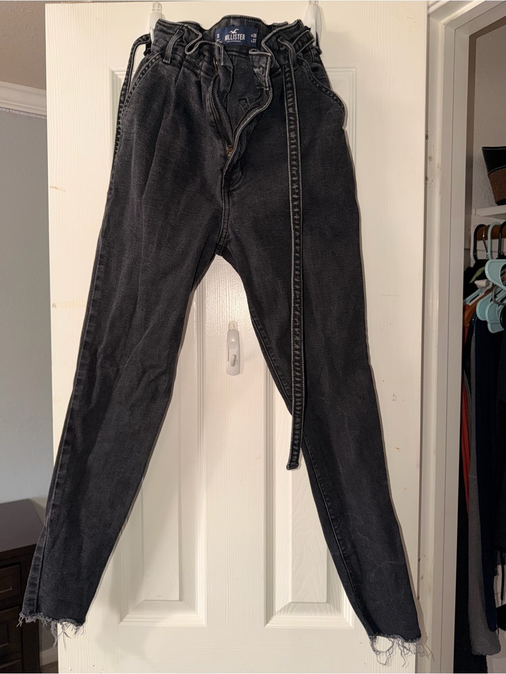 Hollister Women’s Black Paperbag Waist Jeans